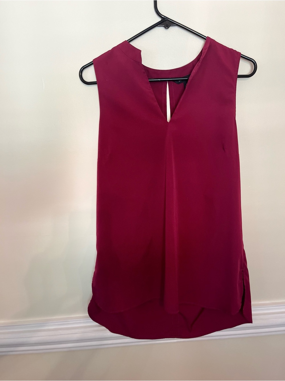 Banana Republic Sleeveless V-Neck Shell Top - Burgundy